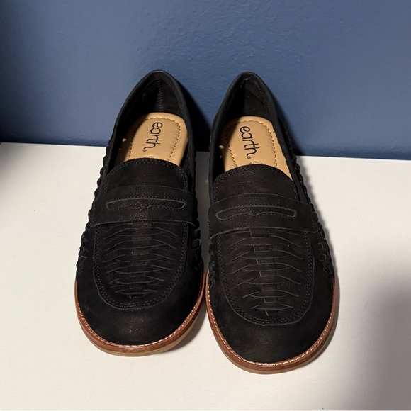 Women's Earth Ella Black Loafers - Picture 6 of 8